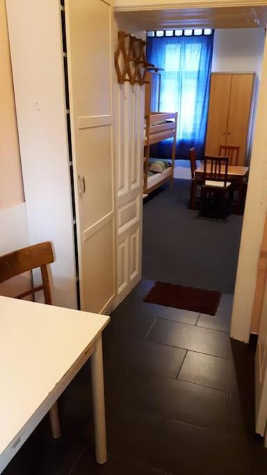 Apartament Simple 10 Minutes To Downtown *
